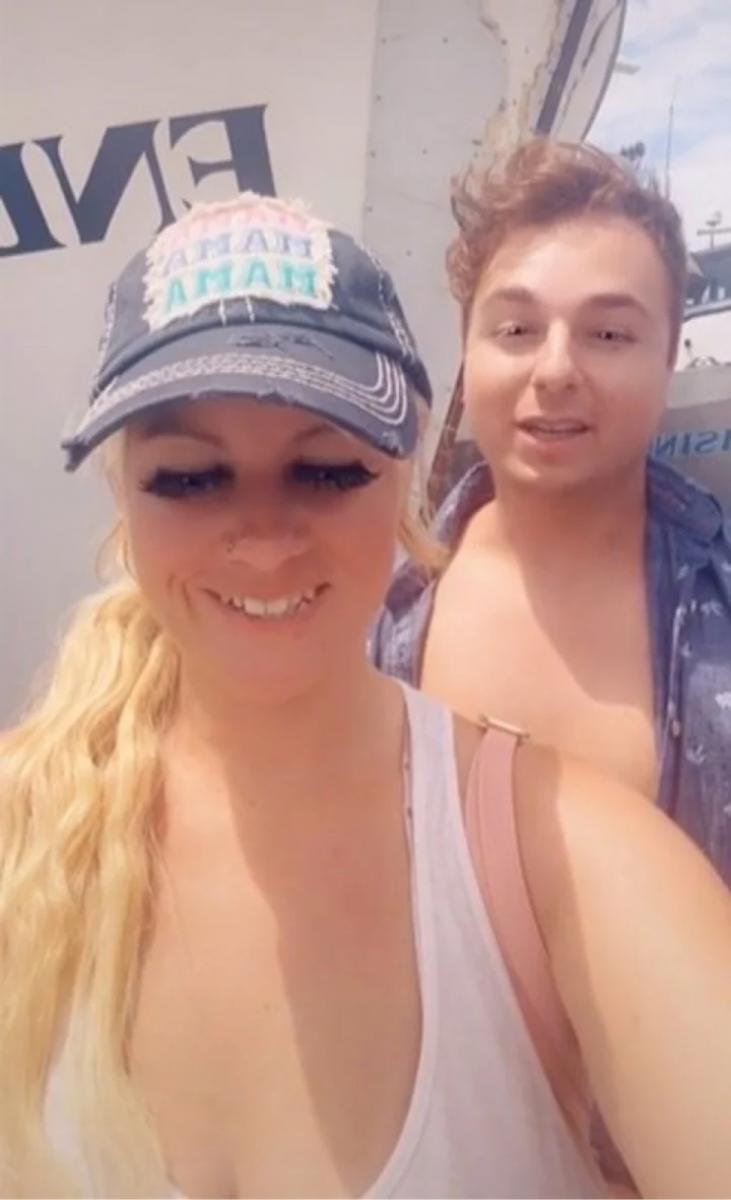 “Sugar Mama”: se separó de su esposo y paga “mil dólares por semana para que salgan conmigo”