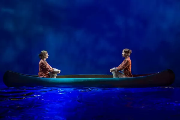 Gemelas que escriben, dirigen e interpretan el mismo personaje