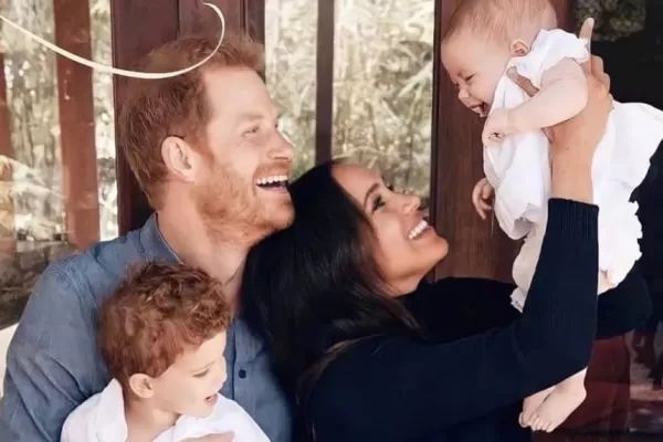 Con la muerte de Isabel II, qué pasará con los títulos reales de los hijos de Harry y Meghan