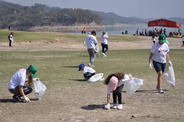 Tendencia nacional: Miles de tucumanos limpiaron durante el fin de semana cerca de 100 puntos de la provincia