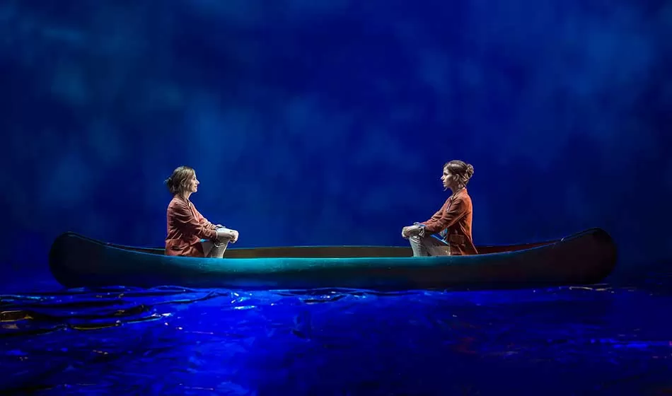 SINGULAR PAREJA. Ambas interpretan el mismo personaje. fundacion amigos teatro san martin 