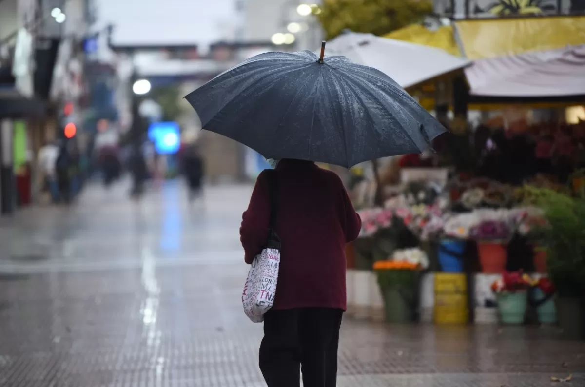 VOLVER TEMPRANO. El pronóstico anuncia lluvias y tormentas para la tarde y la noche de hoy.