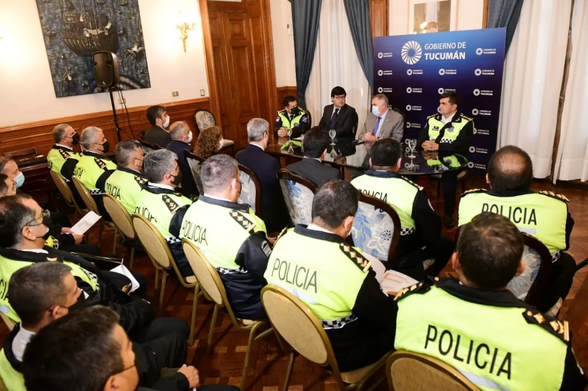 EN CASA DE GOBIERNO. Jaldo se reunió con la plana mayor de la Policía y con las autoridades de Seguridad. Foto de Comunicación Pública