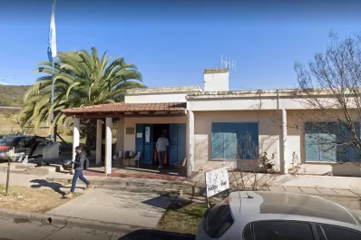 Dejó a su hijo encerrado con candado por más de 16 horas para ir a bailar