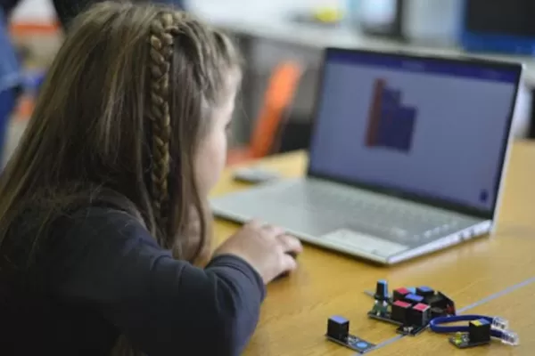 Solo el 35% de las escuelas tucumanas tiene conectividad