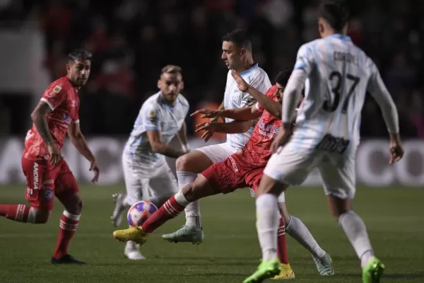 Atlético Tucumán ganó, volvió a la cima y ahora va por el sueño dorado