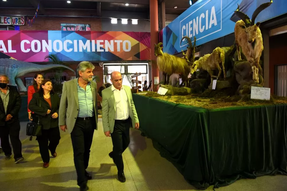 EDUCATEC. Daniel Filmus recorrió la muestra interactiva en el CIIDEPT. 