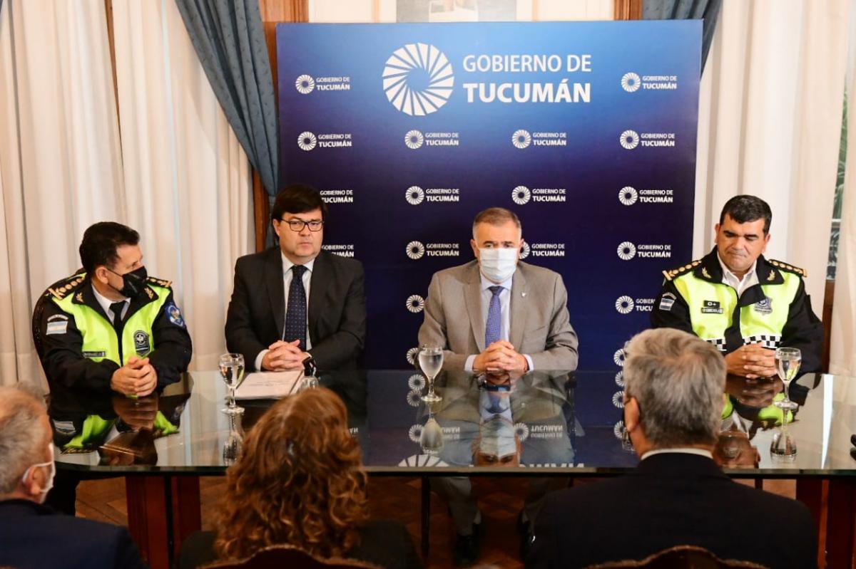 EN CASA DE GOBIERNO. Jaldo se reunió con la plana mayor de la Policía y con las autoridades de Seguridad. Foto de Comunicación Pública