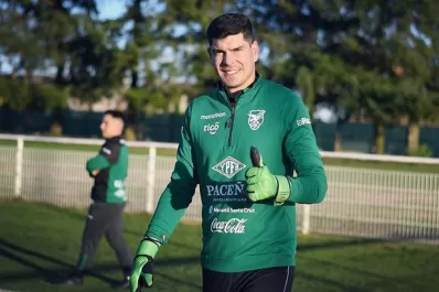 Carlos Lampe entrenó con Bolivia con la cabeza en el duelo ante Senegal