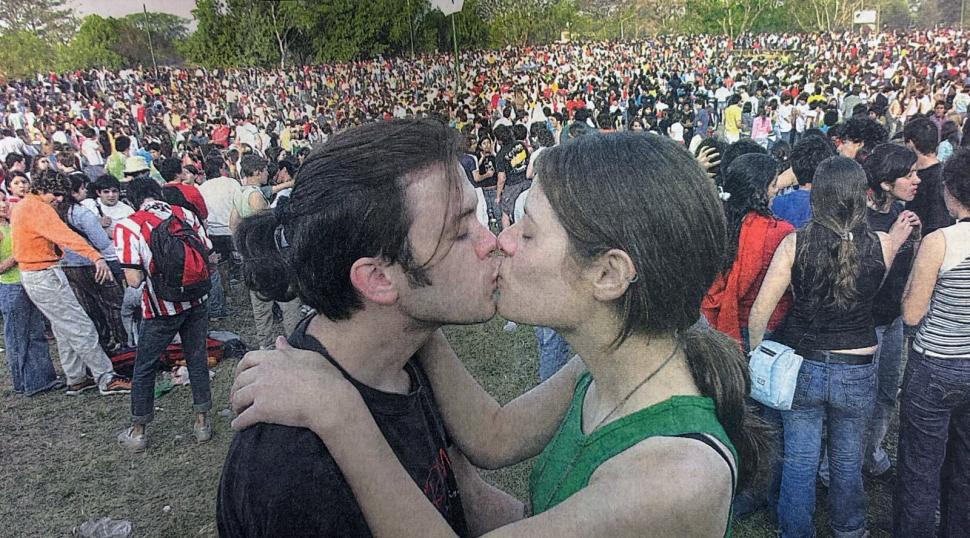 YERBA BUENA. Postal del festejo de los estudiantes en 2004.