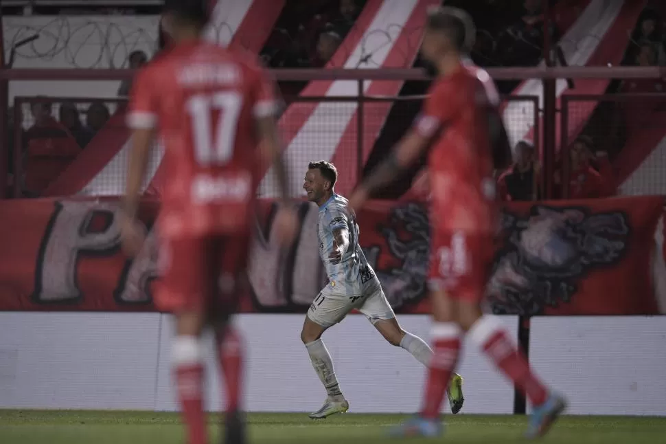 EL AVIONCITO. El delantero lleva cuatro goles en el torneo. En ese rubro, solo es superado por Ramiro Carrera que suma seis. Es uno de los referentes del plantel. Foto de Ignacio Izaguirre - Especial para La Gaceta