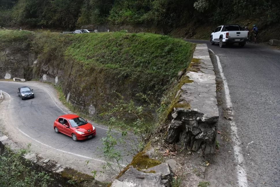 DETERIORO. La DPV explicó que los estribos del puente soportan un empuje muy grande, dado que el cerro es inestable y se producen deslizamientos.  