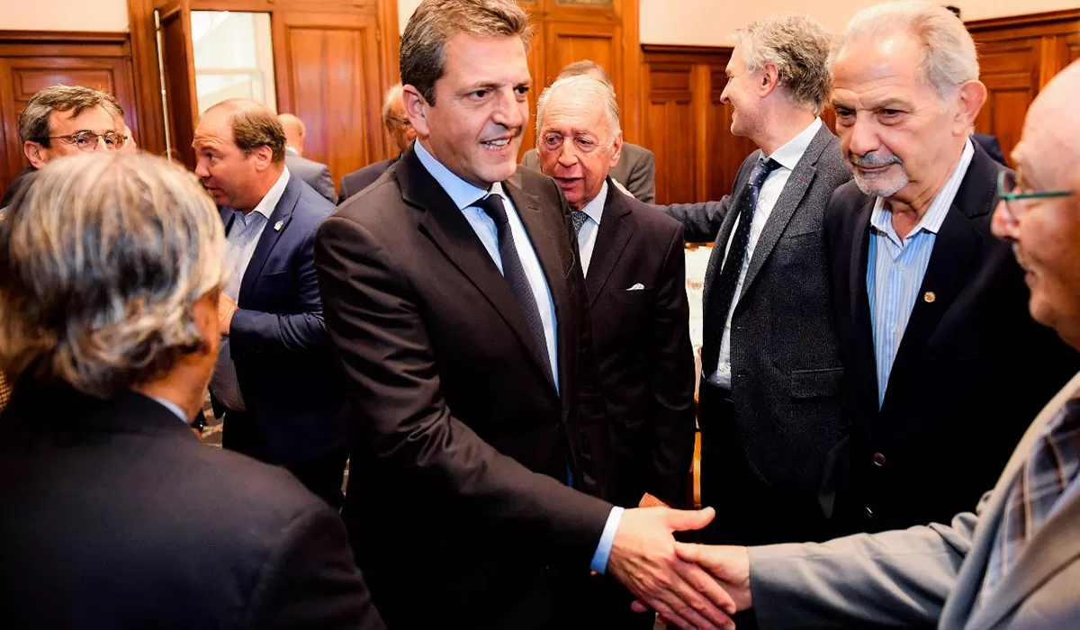 MITIN. El ministro de Economía de la Nación, Sergio Massa, se reunió con el presidente de la Unión Industrial Argentina.