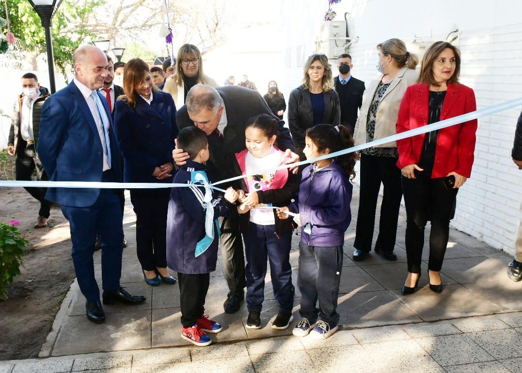 Esta es nuestra política: fortalecer la educación, aseguró el gobernador Jaldo