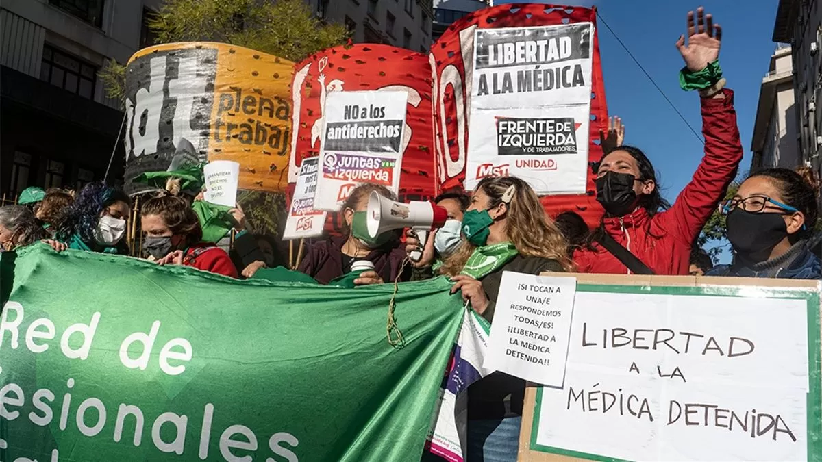 Organizaciones feministas y de profesionales, en defensa de la médica Miranda Ruiz  