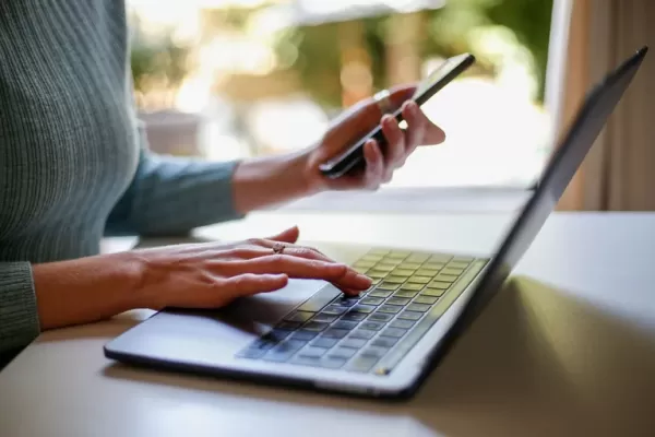 Nuevos aumentos: el gobierno autorizó subas en las tarifas de TV, telefonía e Internet