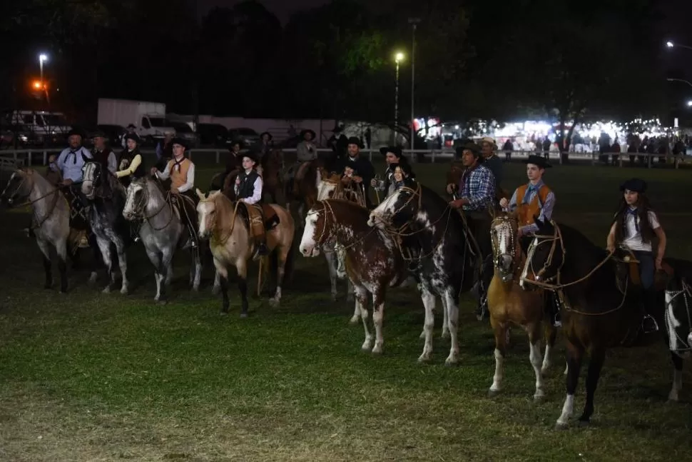 TROPILLAS ENTABLADAS. Es una antigua habilidad criolla que conjuga color, belleza animal y destreza gaucha. 