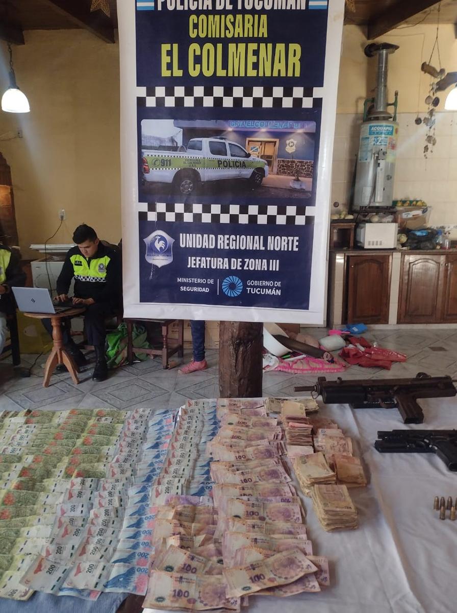 OPERATIVO POLICIAL. En un allanamiento secuestran una ametralladora, una pistola, 10 celulares, $ 200.000 y un auto.