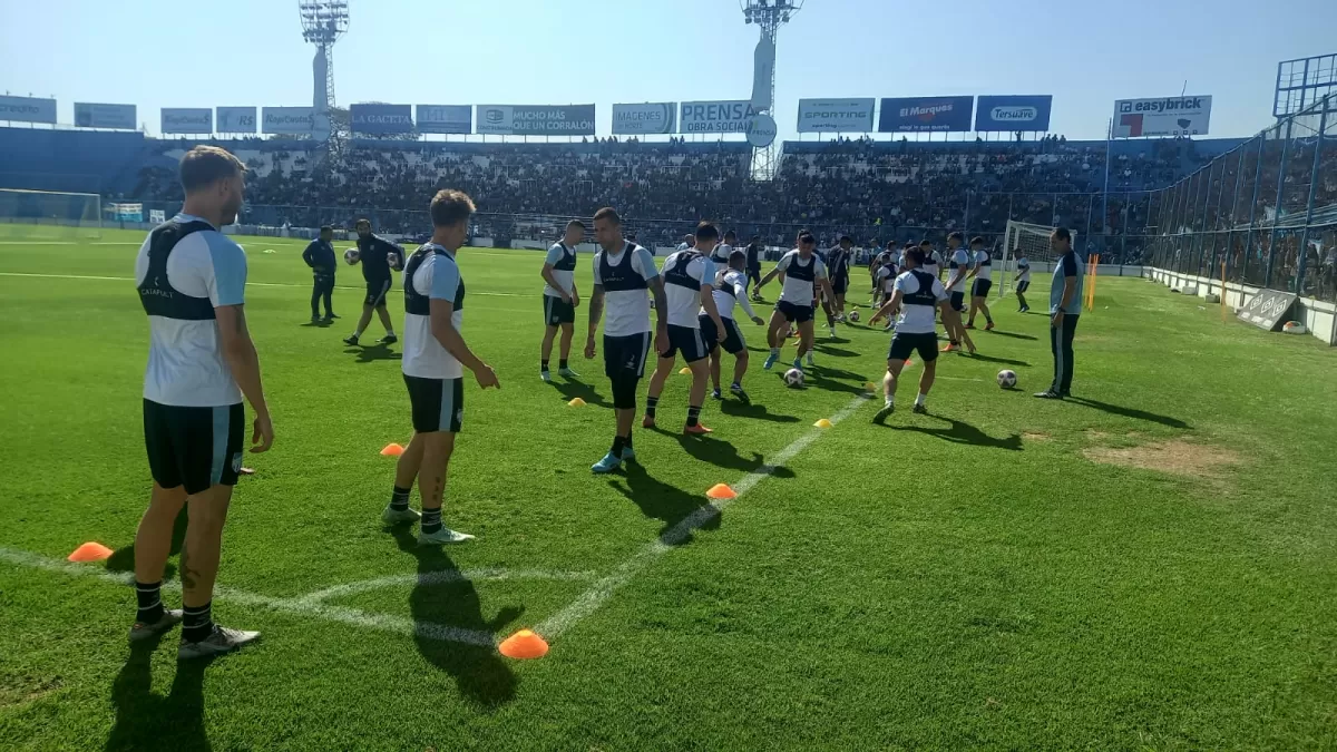 Atlético Tucumán entrenó a puertas abiertas y los hinchas coparon las tribunas