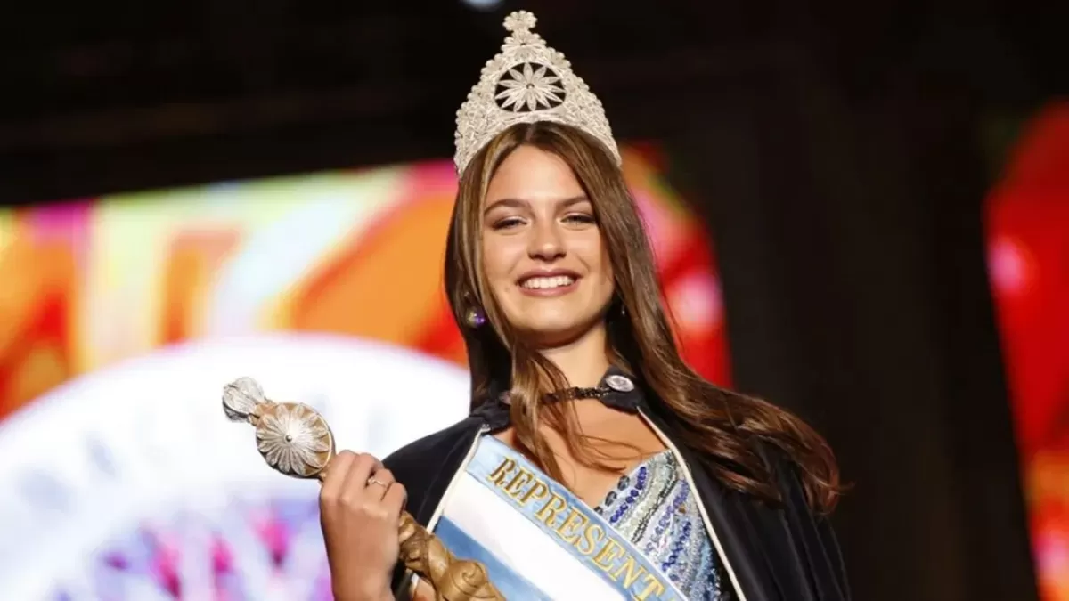 FIESTA DE LOS ESTUDIANTES. Tiziana Vignolles fue coronada en la 71° Fiesta Nacional que se desarrolló en la provincia de Jujuy.