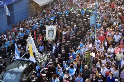 Miles de tucumanos participaron de la procesión para venerar a la Virgen de la Merced