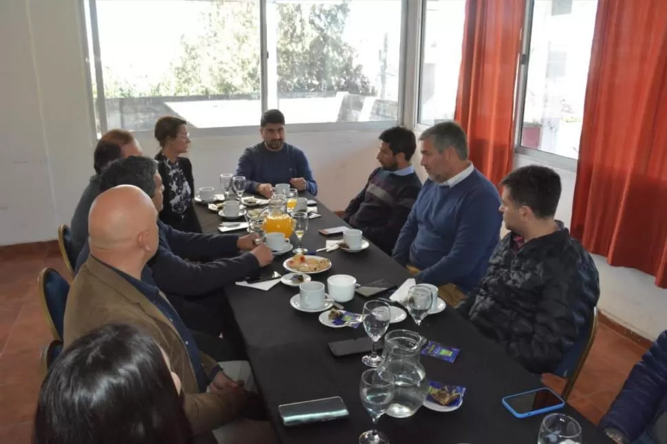 MESA DE TRABAJO. Salazar encabezó el encuentro con referentes del interior de Juntos por el Cambio. 