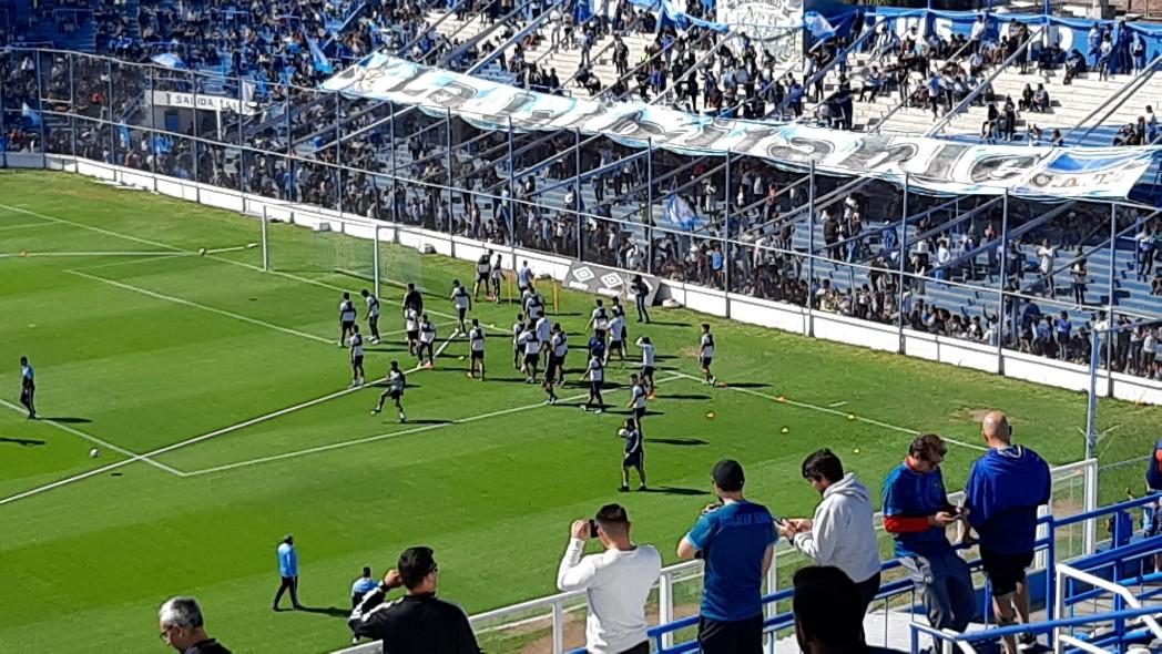 A PUERTAS ABIERTAS. El público acompañó el entrenamiento de Atlético.