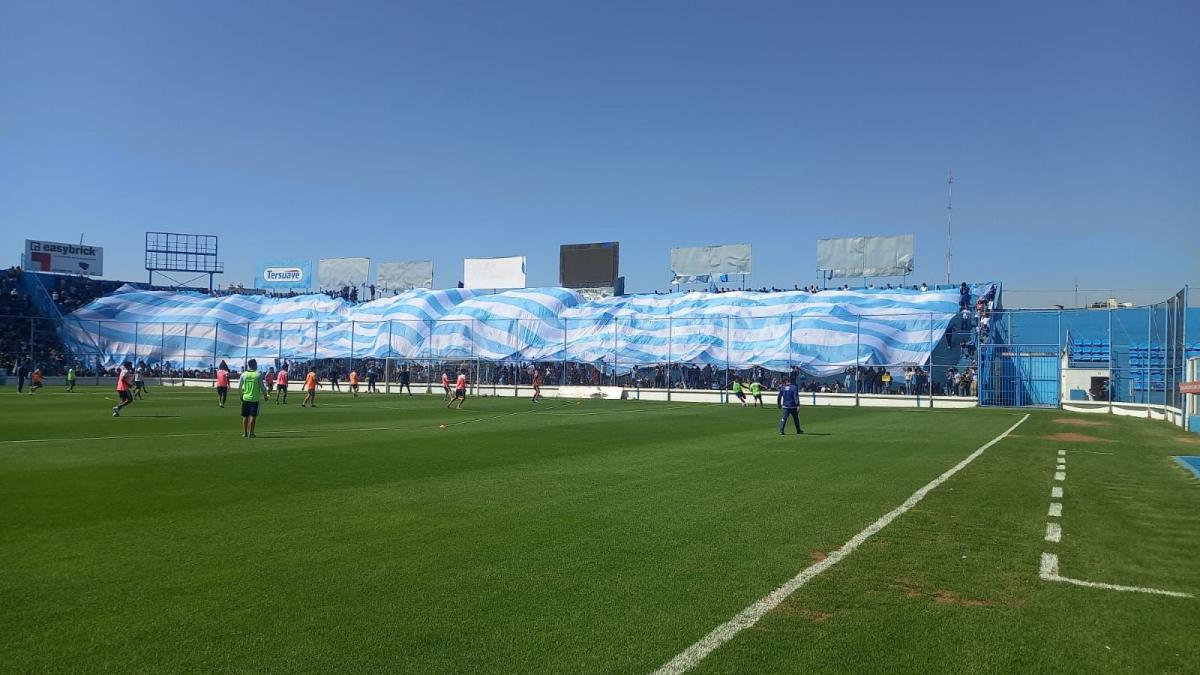 Atlético Tucumán entrenó a puertas abiertas y los hinchas coparon las tribunas