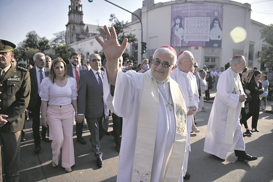 Miles de fieles salieron de nuevo a honrar a la Virgen