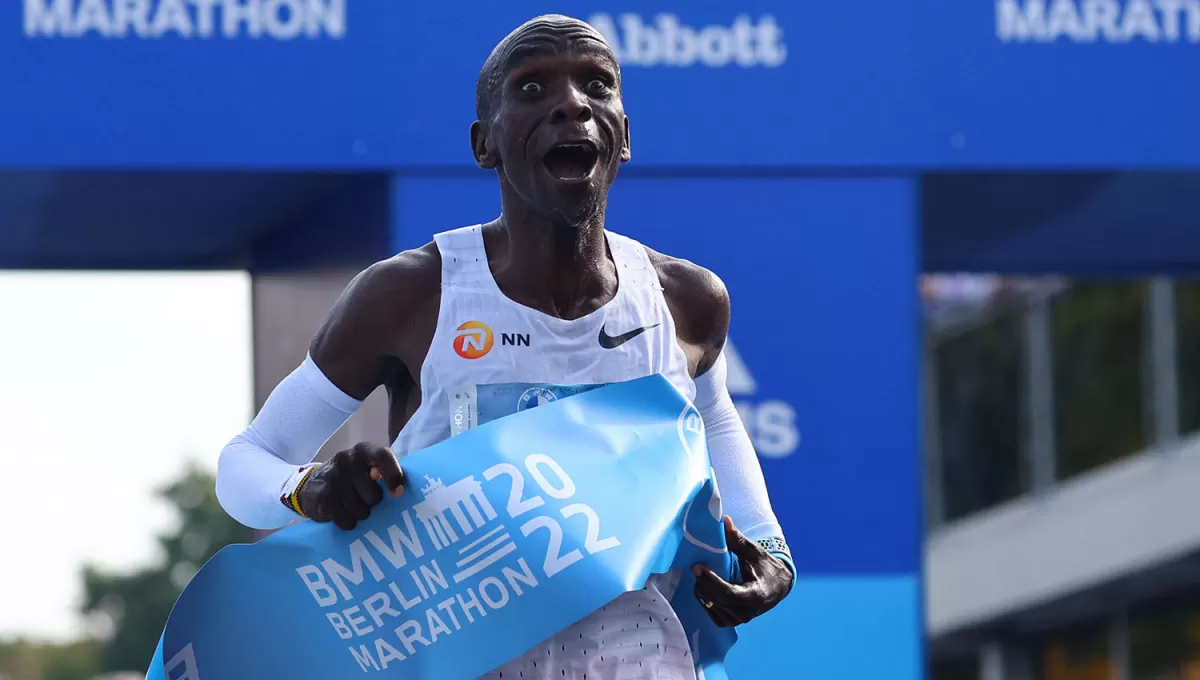 IMPRESIONANTE. Kipchoge ganó 15 de las 17 maratones en las que compitió en su carrera.