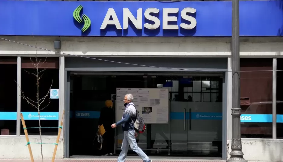 Anses y el calendario para jubilados, pensionados, beneficiarios de AUH y otras prestaciones: quiénes cobran mañana