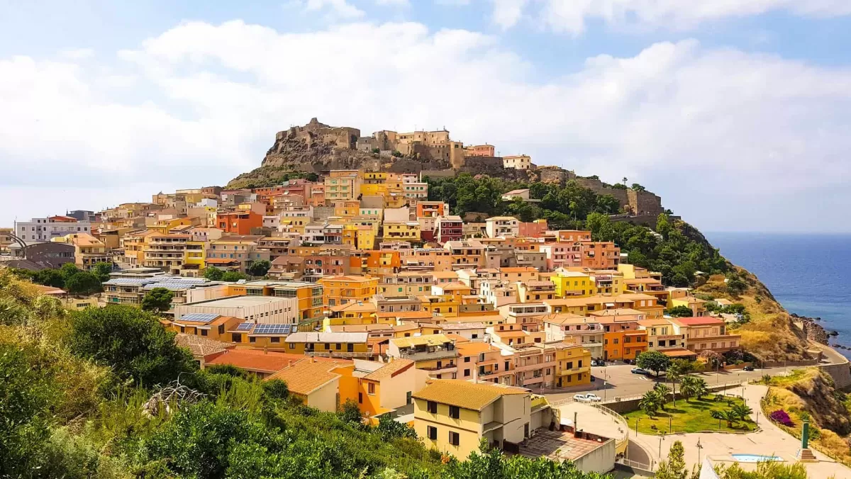 Cerdeña, isla deI Italia, que paga 15 mil euros a las personas que quieran mudarse allí