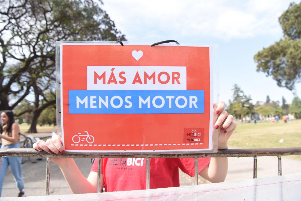 CARTELES. Uno de los tantos mensajes difundidos durante la jornada.