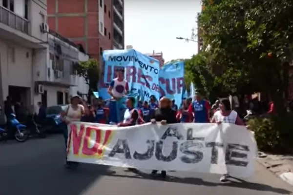 Entrega de alimentos a centros comunitarios: llevamos una mora de dos meses