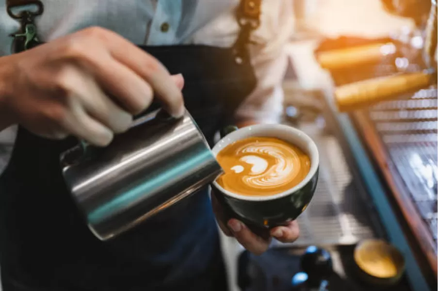 Trabajo en el exterior: España busca baristas argentinos con todos los gastos pagos ¿Cómo inscribirte?