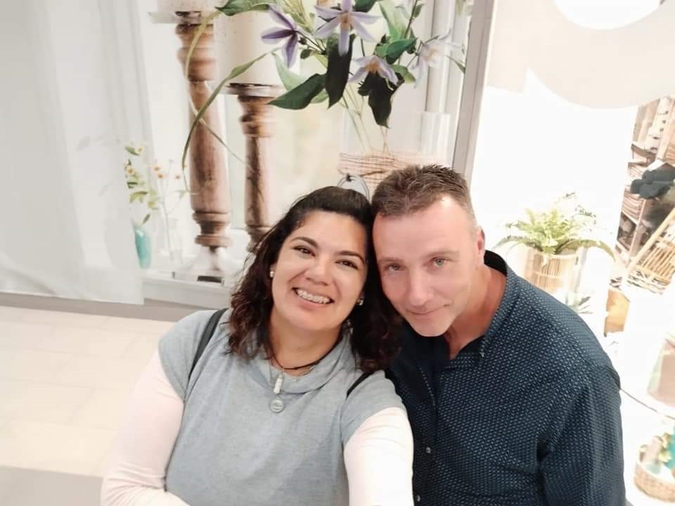  DE LA APP AL REGISTRO CIVIL. Lorena y Joaquín se conocieron cuando ella paseaba por España.    