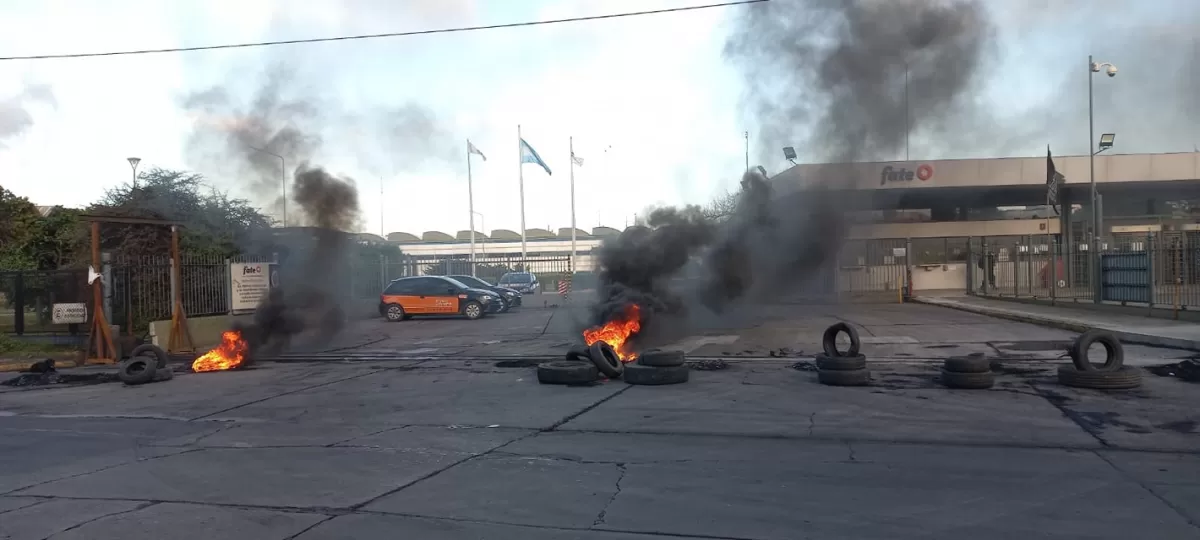 CONFLICTO EN EL SECTOR DE LOS NEUMÁTICOS. Foto tomada de FACEBOOK.COM/SUTNA.NACIONAL