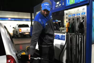 YPF subió un 6% el precio de sus combustibles: ¿Cuánto cuesta llenar el tanque?