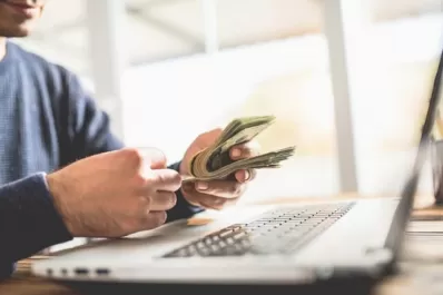 Según un estudio, uno de cada tres argentinos decide buscar trabajo en el exterior