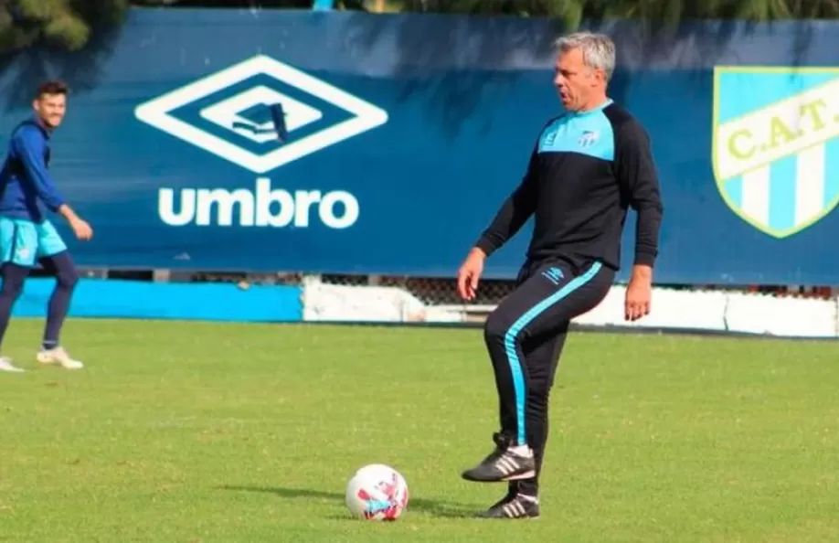 Atlético Tucumán: altas y bajas para el partido ante Patronato y la “confusión” con el “Bebé” Acosta