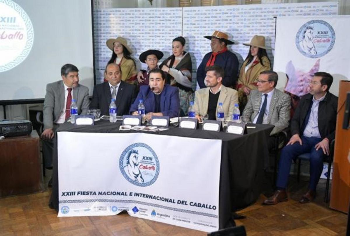 ACTO OFICIAL. Mansilla encabezó el lanzamiento del Festival del Caballo. Foto de Comunicación Pública