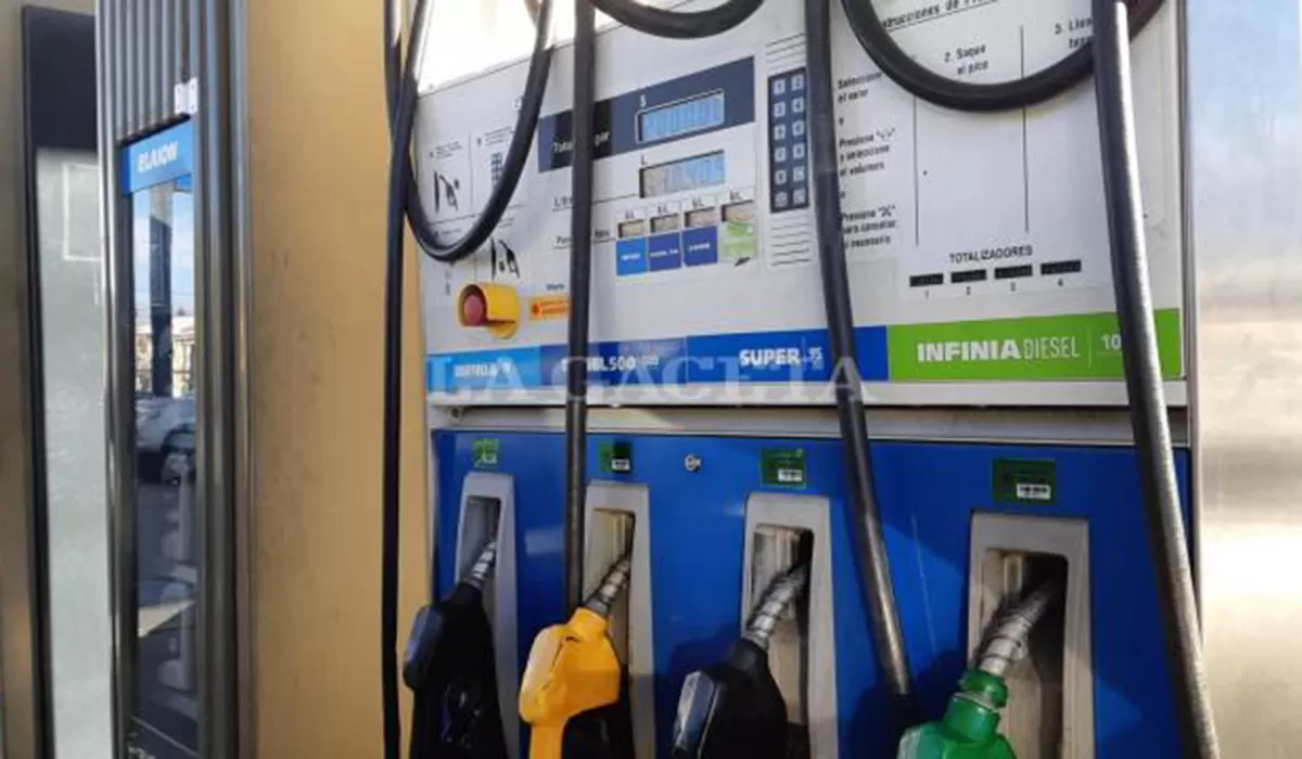 YPF SUBE el precio de los combustibles esta noche. 
