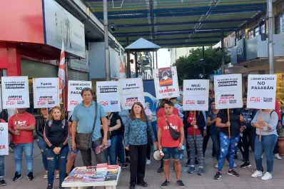 Militantes de izquierda repudiaron la visita de Javier Milei a Tucumán