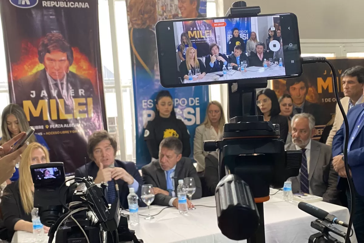 EN CONFERENCIA DE PRENSA. Javier Milei vino a Tucumán para encabezar un acto junto a Ricardo Bussi. Foto de Prensa FR