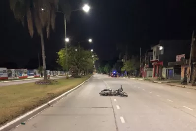 Persecución por infidelidad: un motociclista terminó lesionado en la avenida Presidente Perón