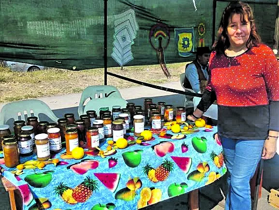 FERIANTES. Productores de La Cocha, de Alberdi, de Río Chico y de Chicligasta mostraron y vendieron sus productos.  