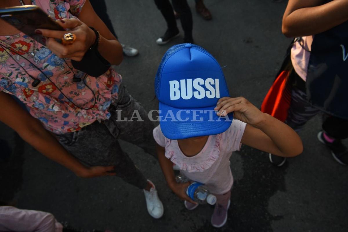 CON PRESENCIA DEL BUSSISMO. El espacio del líder de Fuerza Republicana coordinó el acto junto a Javier Milei. Foto de LA GACETA / Diego Aráoz