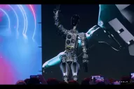 La empresa de Elon Musk presentó un robot que hace todas las tareas del hogar