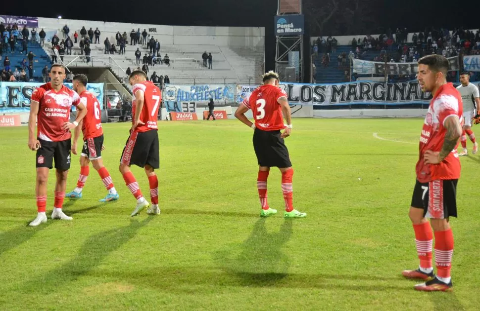 NO LO PUEDEN CREER. San Martín está complicado. Hoy podría quedar sin chances de salir segundo y necesita una combinación de resultados para finalizar tercero. Rodolfo Gutirrez - Especial para La Gaceta 