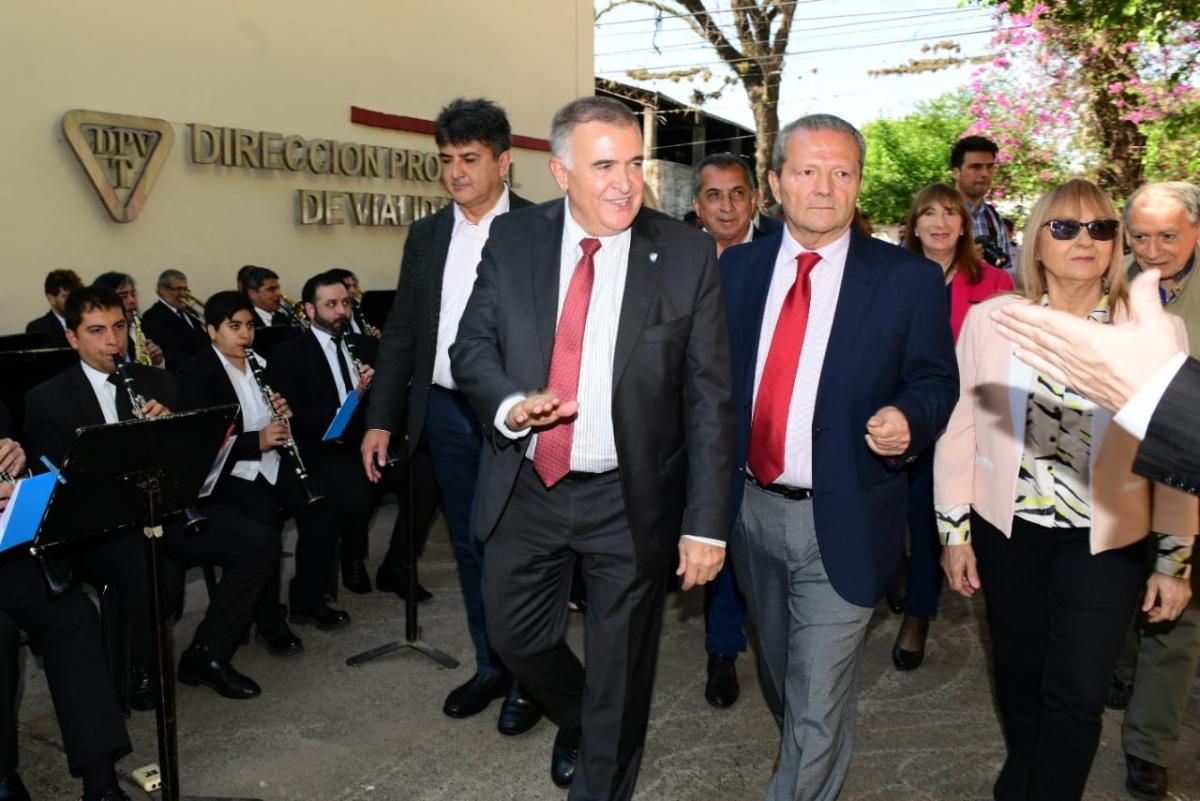 Día del Camino: Jaldo hizo entrega formal de cuatro camiones para Vialidad Provincial